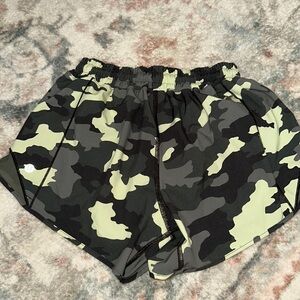 Lululemon Hotty Hot 4” shorts